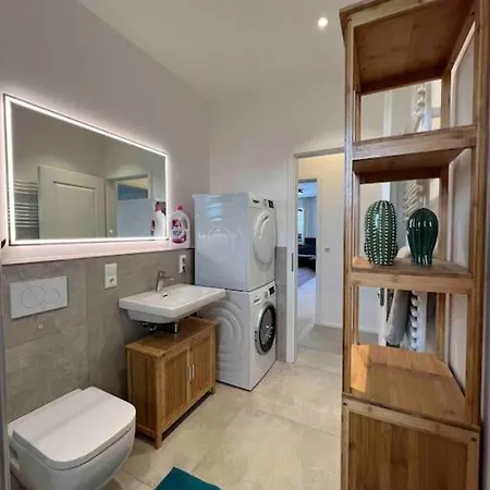 4younic Glonn1 * Boxspring * Jacuzzi * Netflix*65“ *